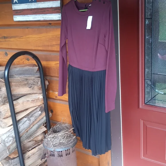 💗NWT💗 LOFT Long Sleeve Pleated Midi Dress, Burgundy and Black, Size Medium - Picture 7 of 11